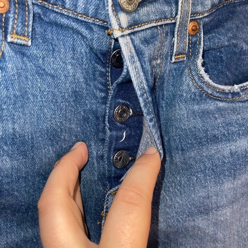 LEVI’S Wedgie High Rise Straight Jeans Premium Denim Button Fly 27